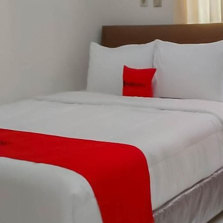 Reddoorz @ Jalan Ahmad Yani Otel Karawang Dış mekan fotoğraf