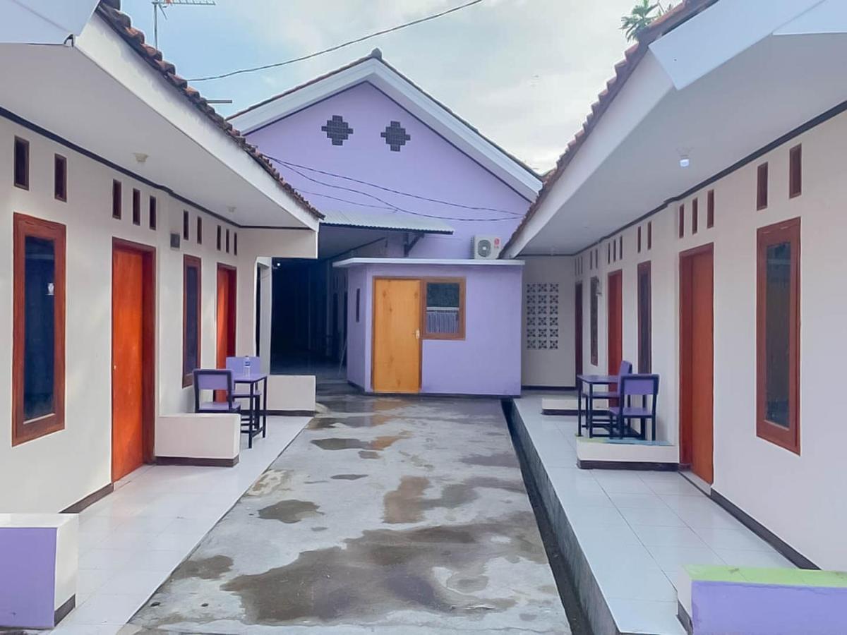 Reddoorz @ Jalan Ahmad Yani Otel Karawang Dış mekan fotoğraf